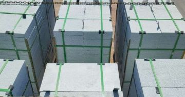 扬州 芝麻白花岗岩5公分地铺石 花岗岩厂家工厂装车日常