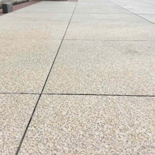 扬州 黄金麻花岗岩石板材荔枝面地面铺装效果