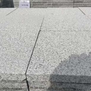 扬州 白麻花岗岩石材推荐 荔枝面地铺石