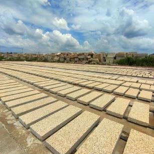 扬州 黄金麻花岗岩荔枝面地铺石防护中