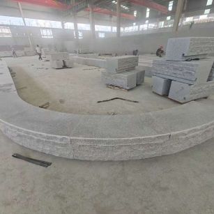 扬州 芝麻白异形坐凳，自然面光面弧形加工