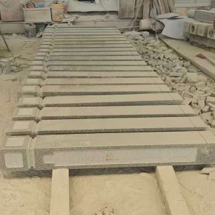 扬州 芝麻白异形加工雕刻-栏杆大柱，方柱