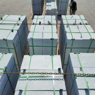 扬州 芝麻白花岗岩5公分地铺石 花岗岩厂家工厂装车日常