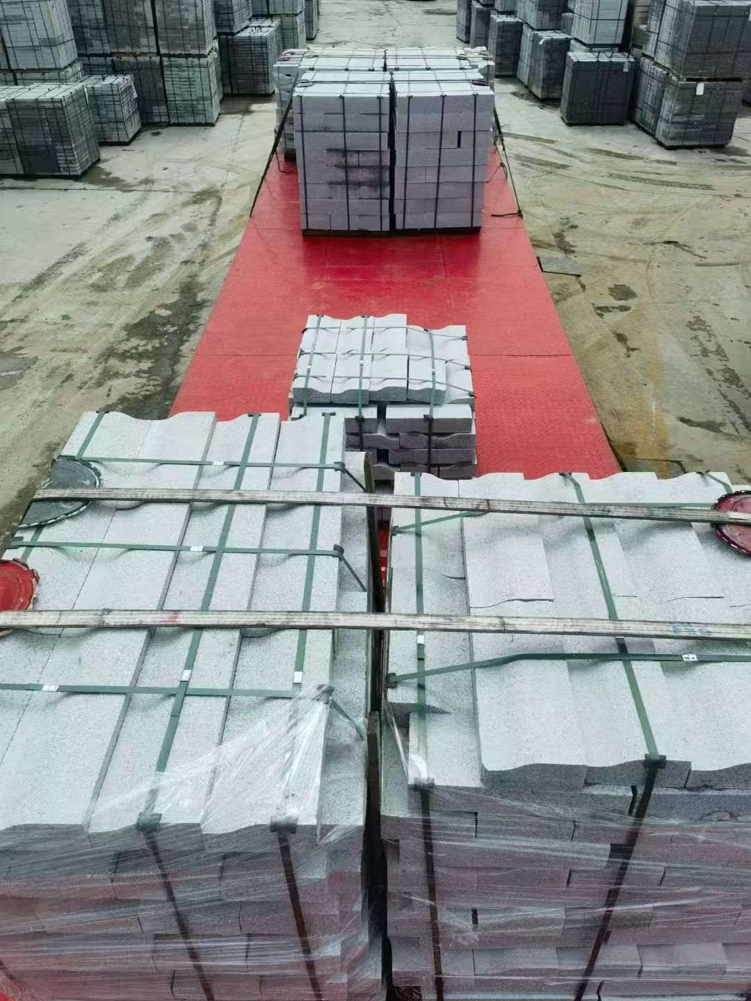 扬州 芝麻白仿形加直形路沿石出货日常