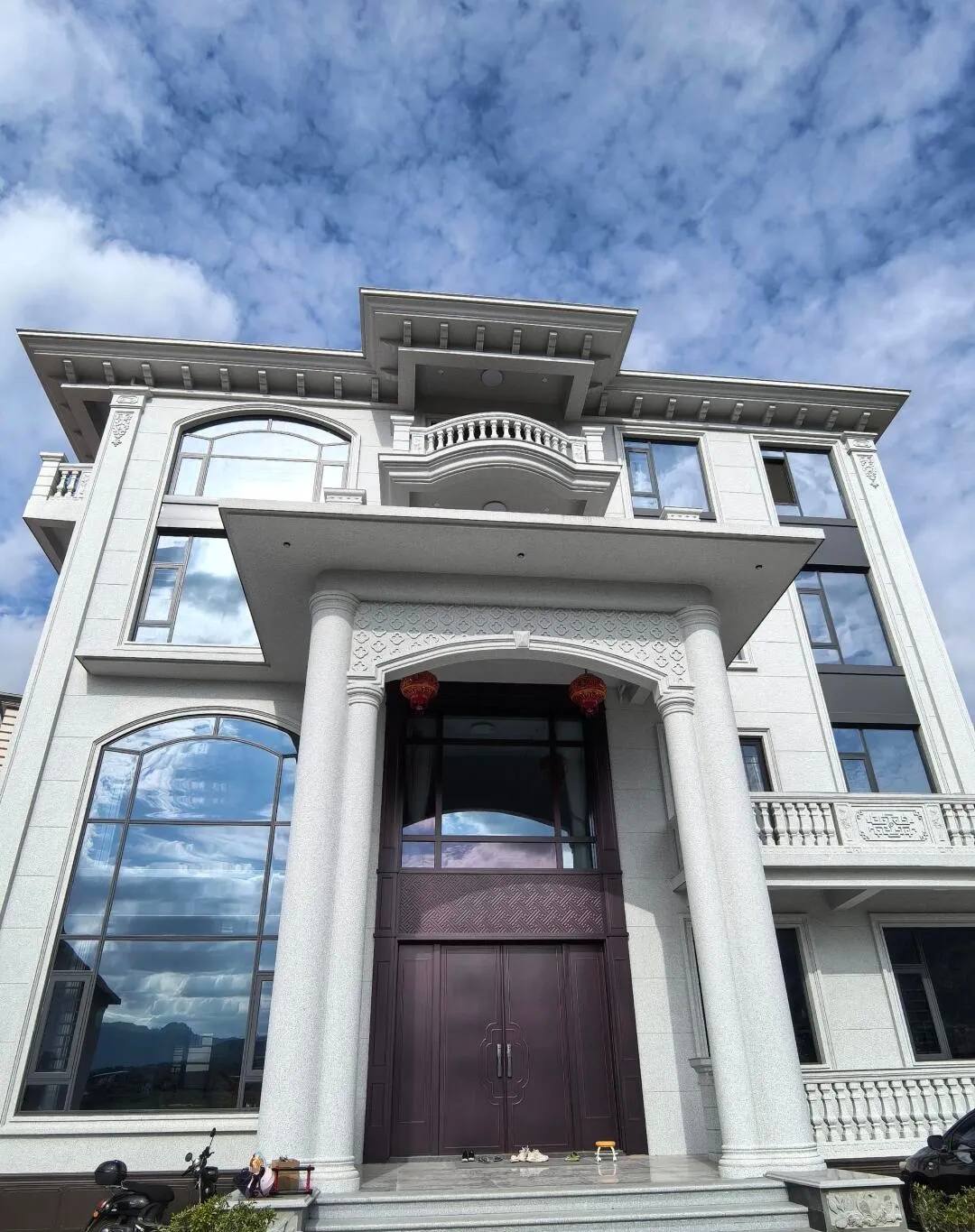 扬州白麻别墅外墙干挂石材效果示例