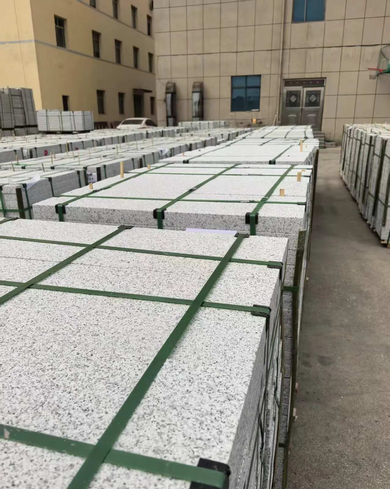 扬州 白麻花岗岩5.0公分荔枝面地铺石