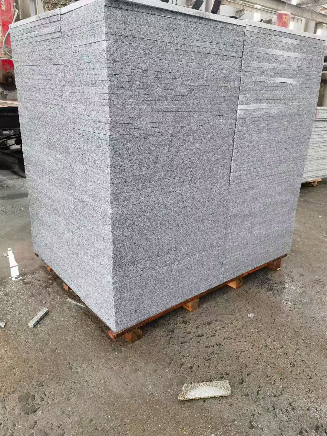 扬州 芝麻白火烧面1.8厚300*600地铺石，尺寸标准，厚薄均匀