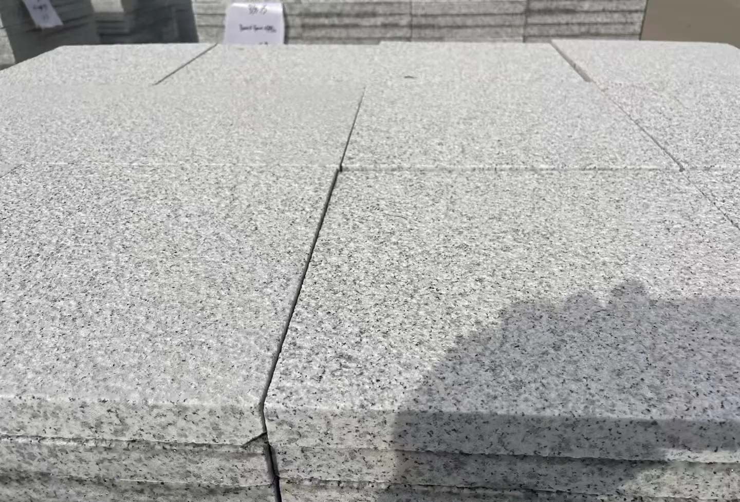 扬州 白麻花岗岩石材推荐 荔枝面地铺石