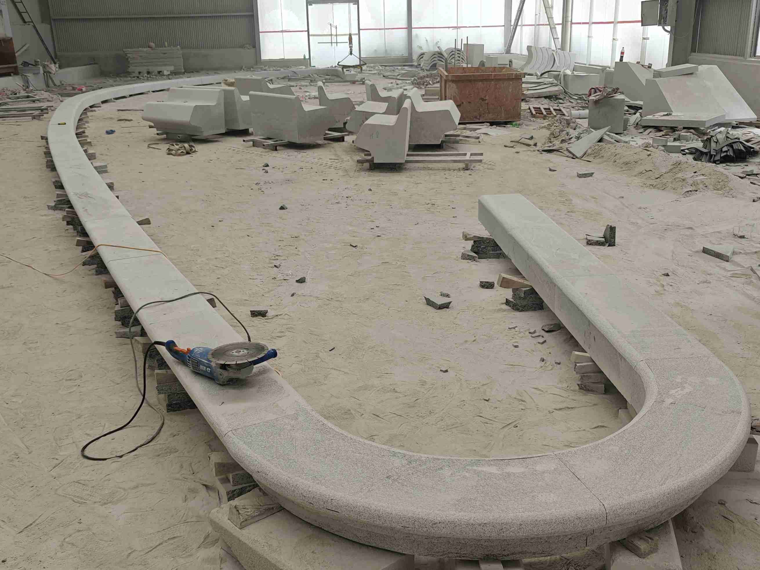 扬州 芝麻白花岗岩弧形花坛石，坐凳石