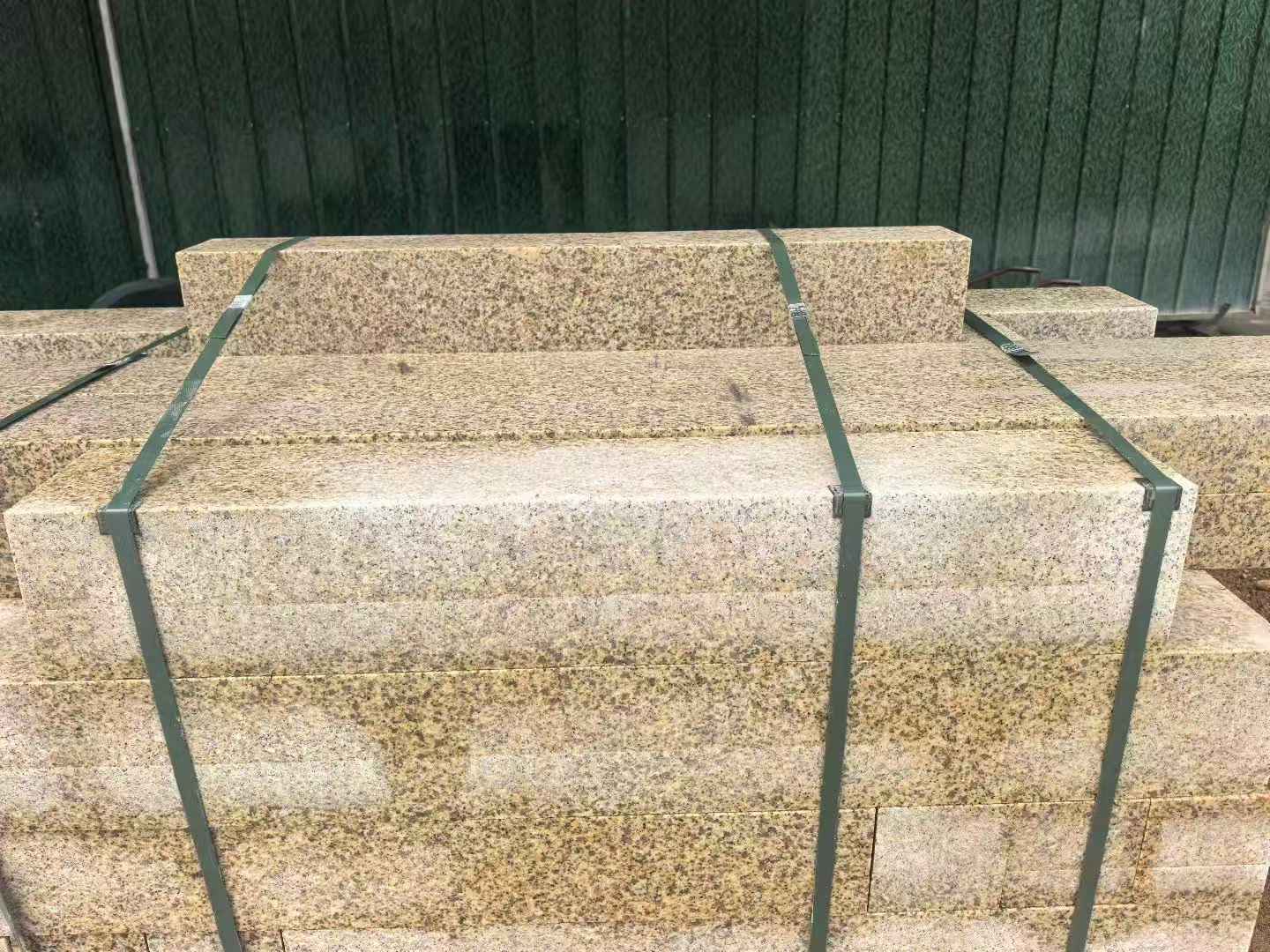 扬州 黄金麻花岗岩石材机切面栏杆料半成品