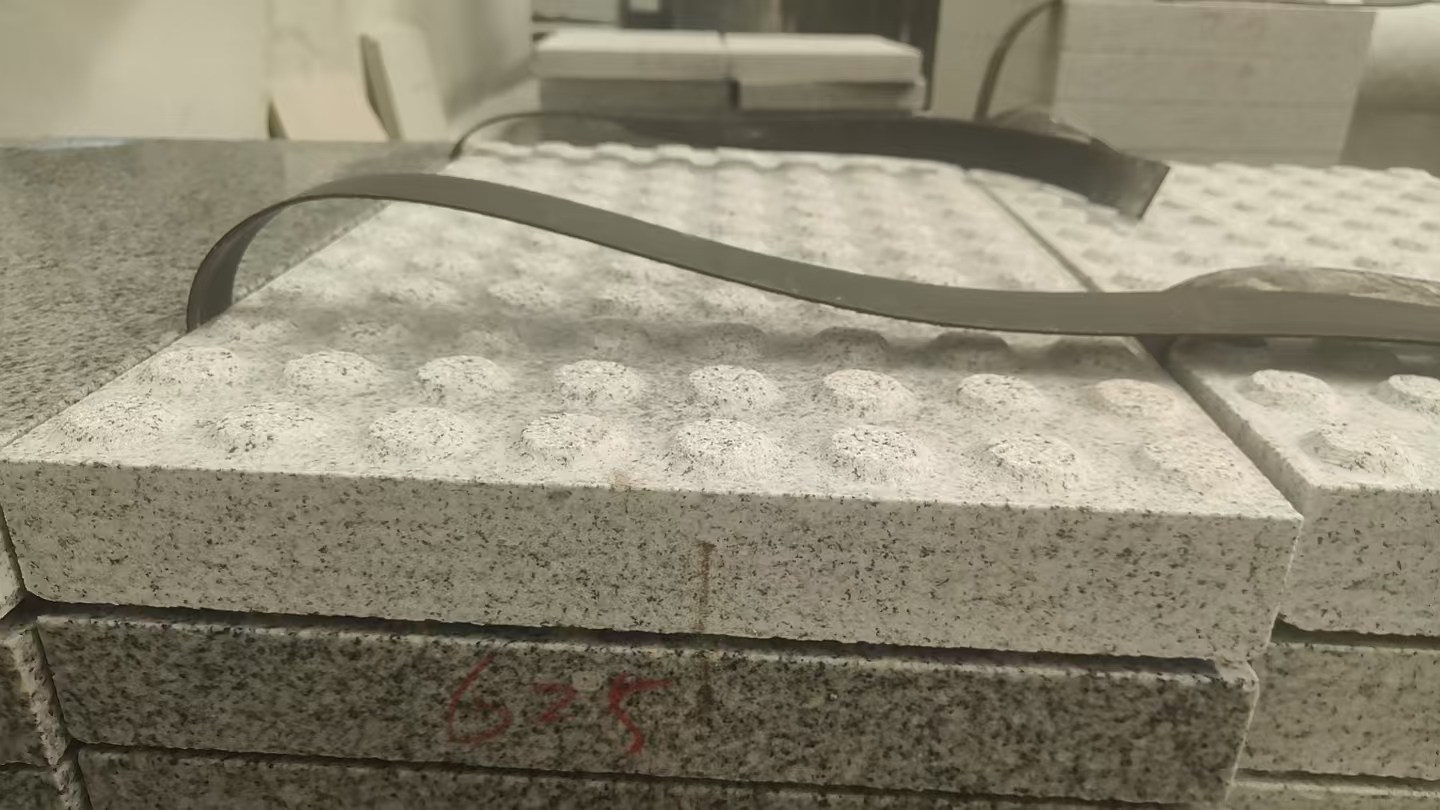 扬州 芝麻白花岗岩6.0公分荔枝面五轴加工雕刻盲点