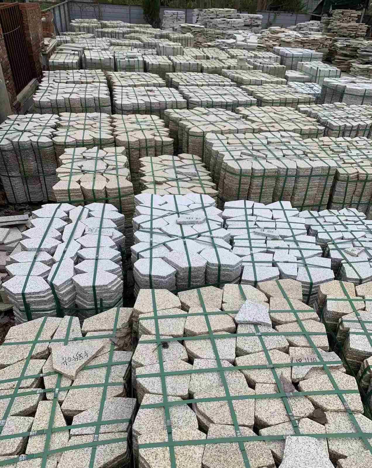 扬州 黄金麻白麻花岗岩荔枝面地铺石(冰裂纹)