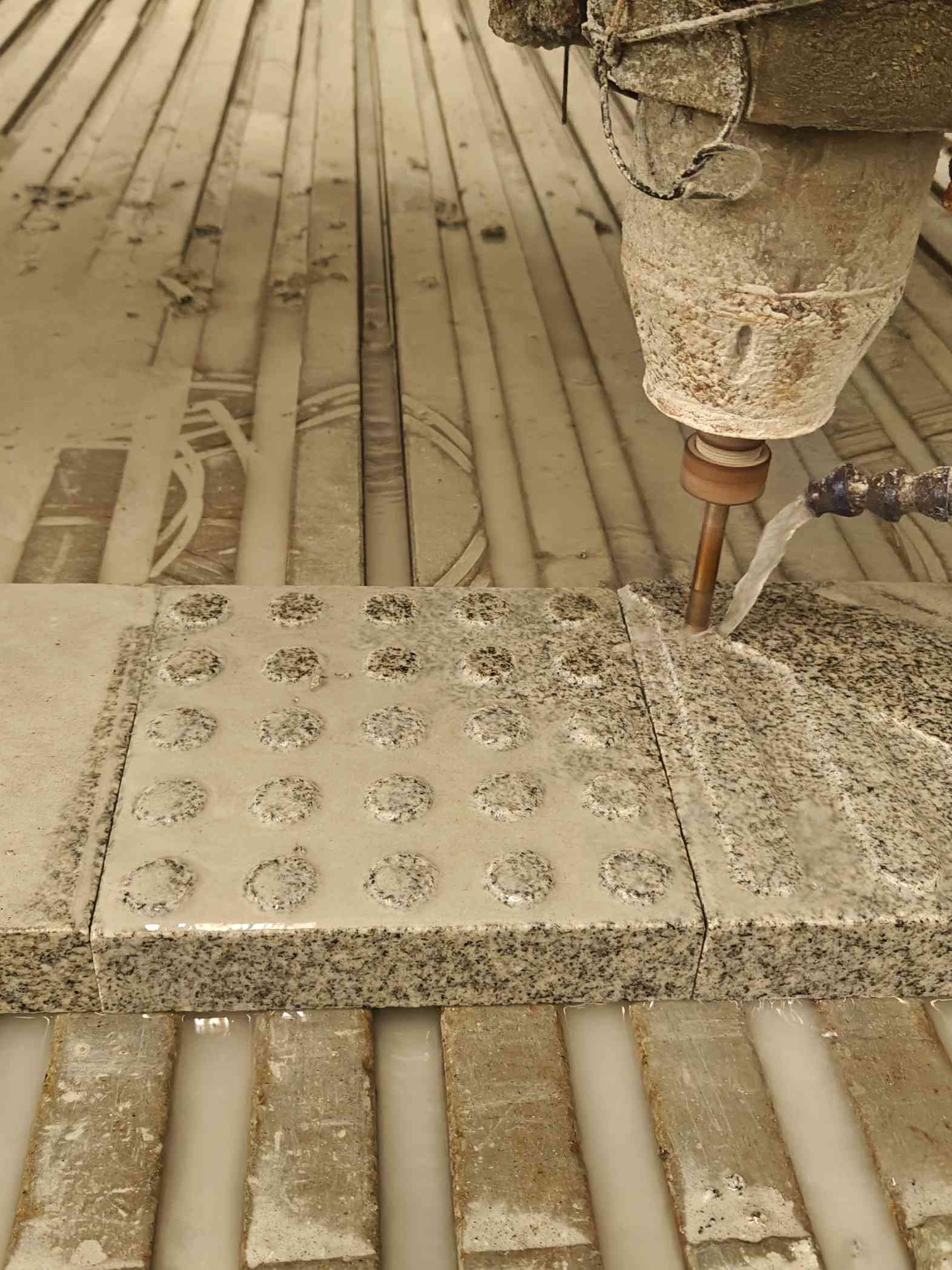 扬州 芝麻白花岗岩石材盲人石、盲道石、盲点石