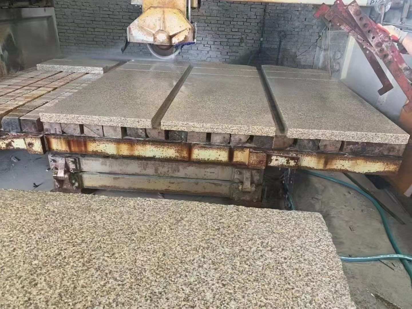 扬州 黄金麻荔枝面成品板加工