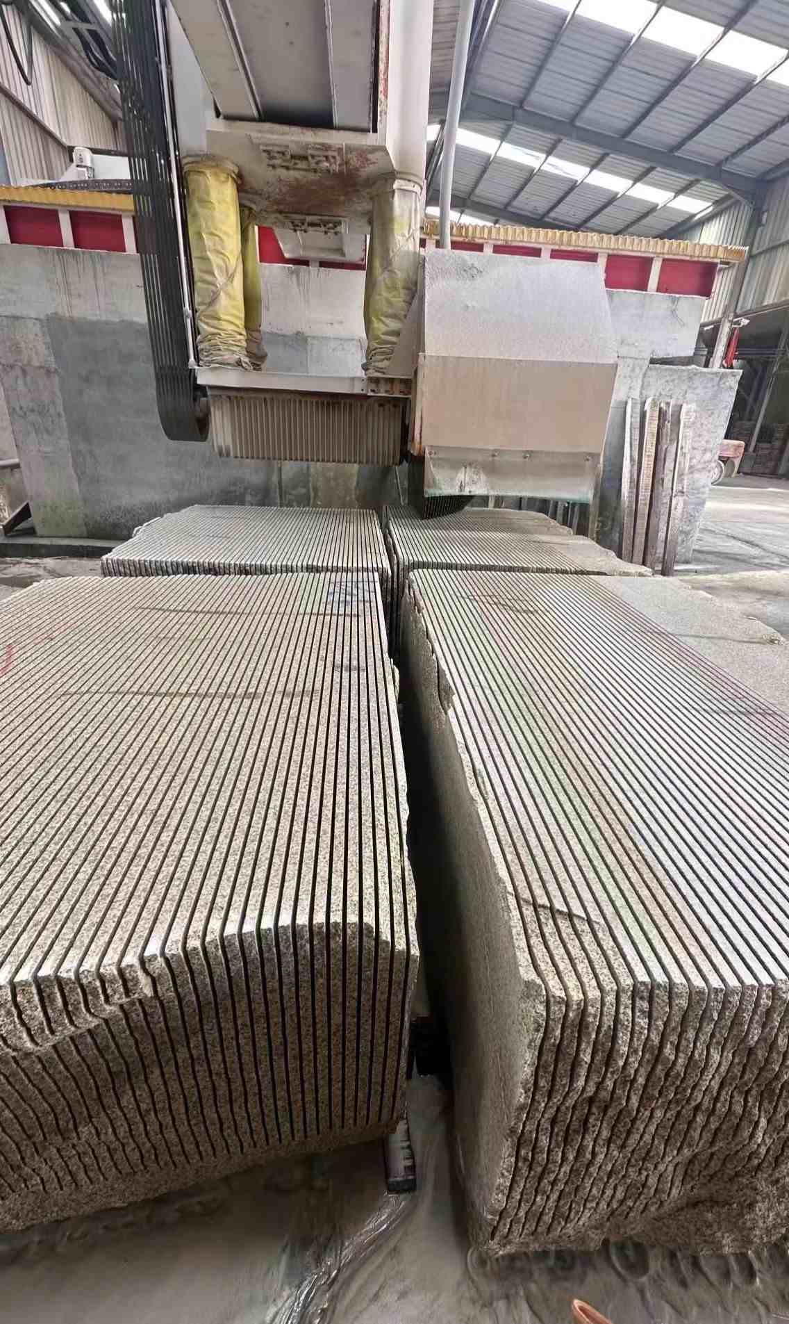 扬州 车间生产日常，黄金麻白麻花岗岩