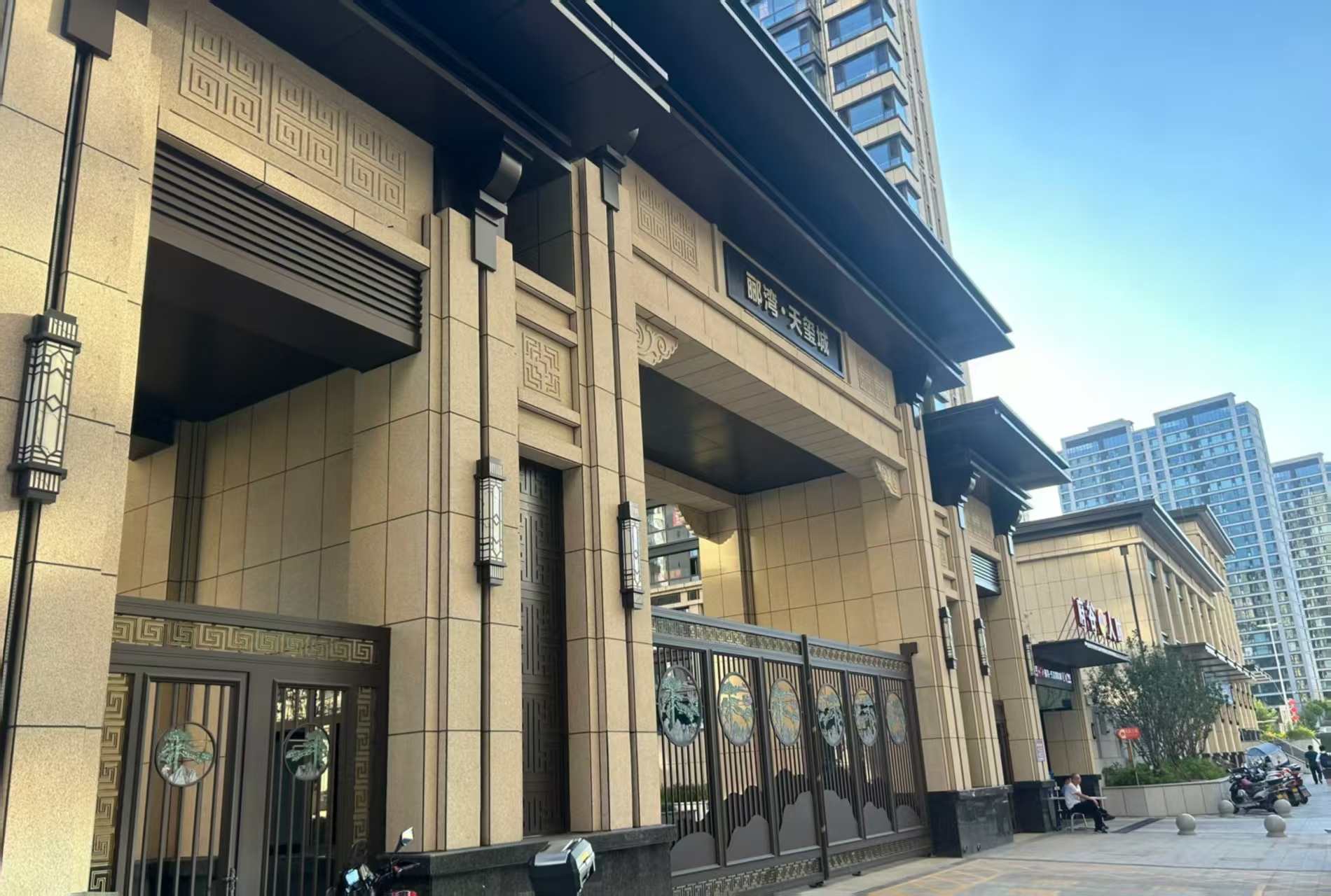 扬州 黄金麻花岗岩荔枝面小区门楼外墙干挂