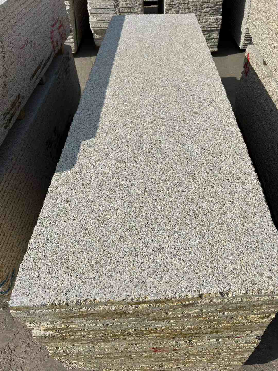 扬州 黄金麻花岗岩荔枝面毛板，半成品