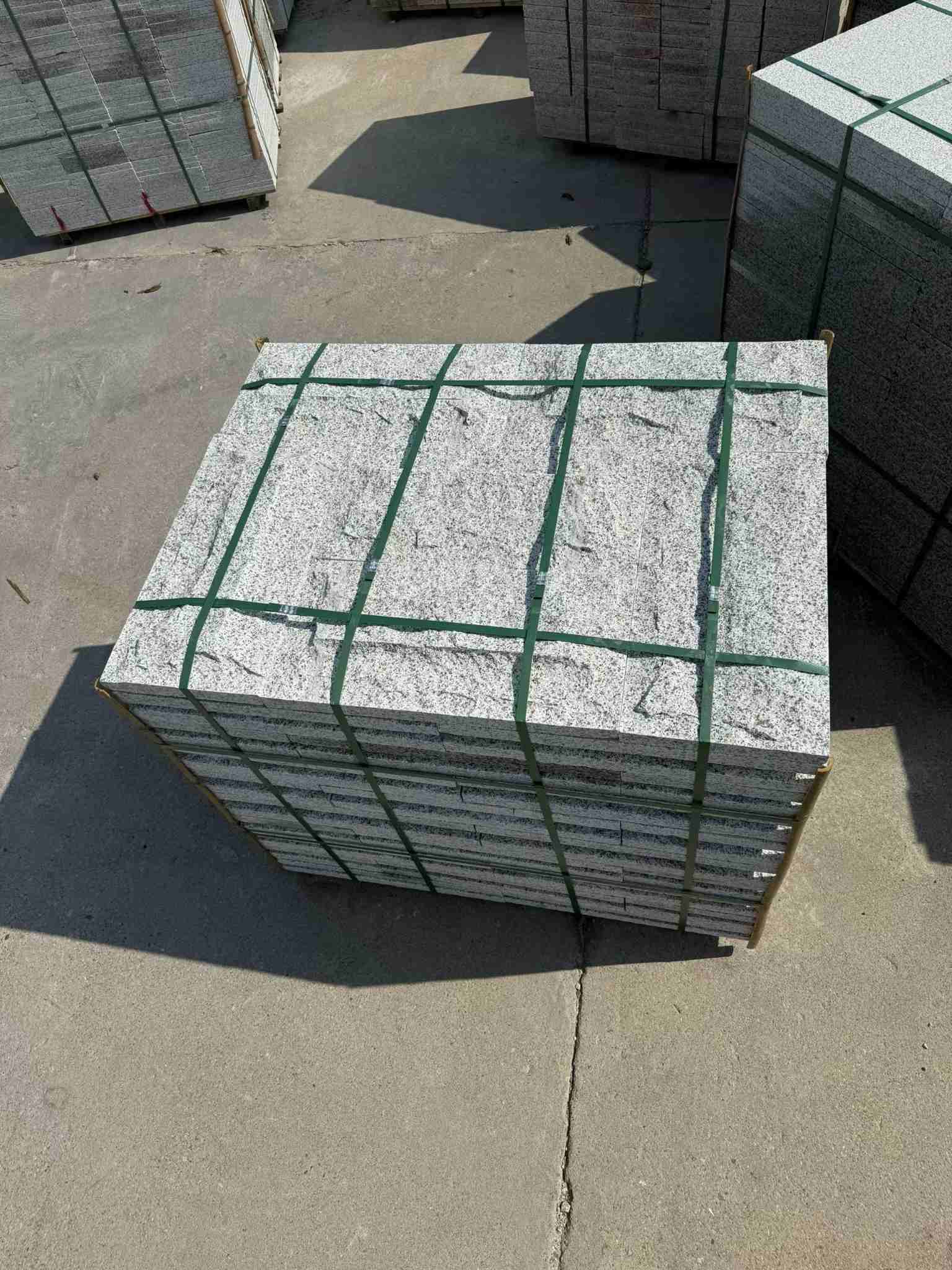 扬州 白麻花岗岩石材自然面蘑菇石成品