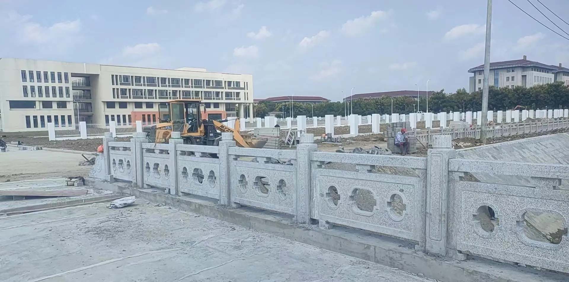 扬州 白麻花岗岩荔枝面河道栏杆