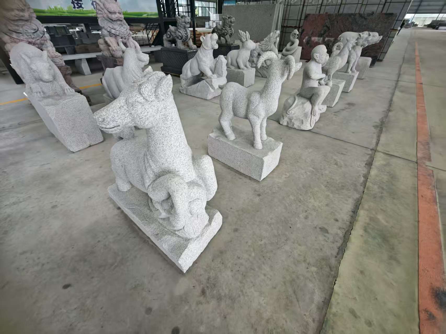 扬州 芝麻白花岗岩造型立体雕刻——十二生肖